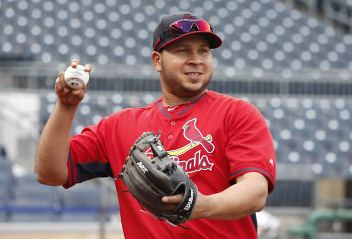 St. Louis Cardinals shortstop Jhonny Peralta warming up